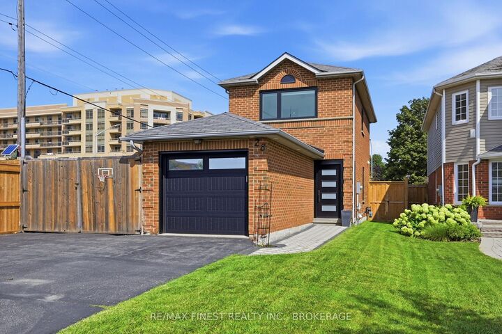Property Photo: 28 Melborne Court ON L1R 1S2