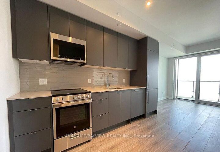 Property Photo:  4130 Parkside Village Drive 2703  ON L5B 0L7 
