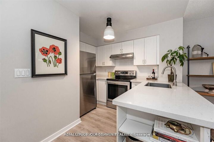 Property Photo:  76 Shuter Street 1307  ON M5B 1B4 