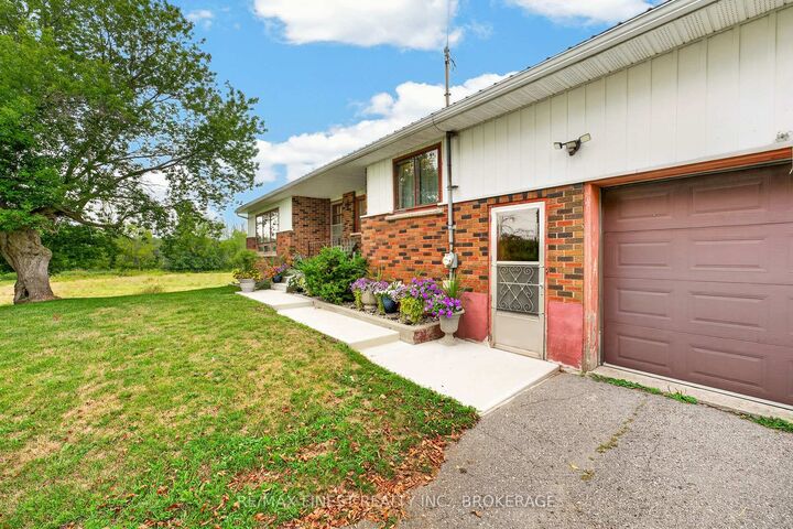 Property Photo: 607 Fitchett Road ON K7R 3K8