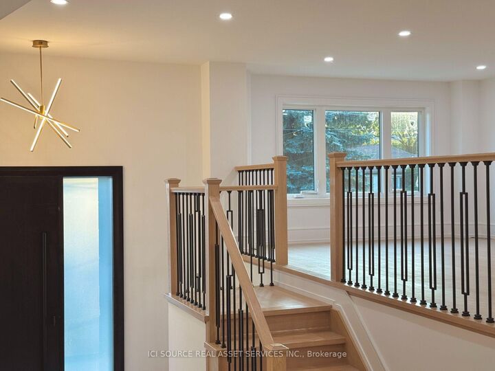 Property Photo: 21 Vanbrugh Avenue ON M1N 3S8