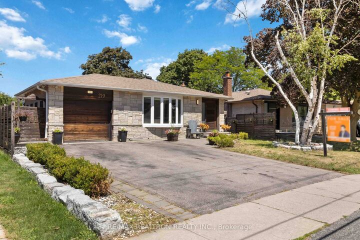 Property Photo: 219 Bay Thorn Drive ON L3T 3V6