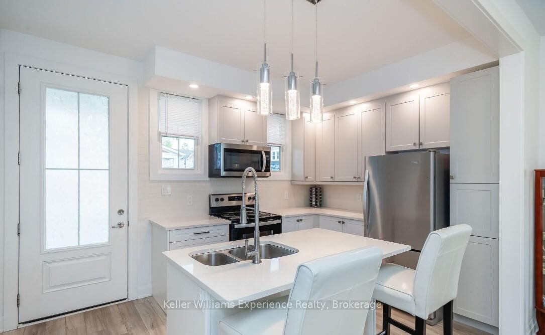 Property Photo:  30 Samantha Lane  ON L4R 0H4 