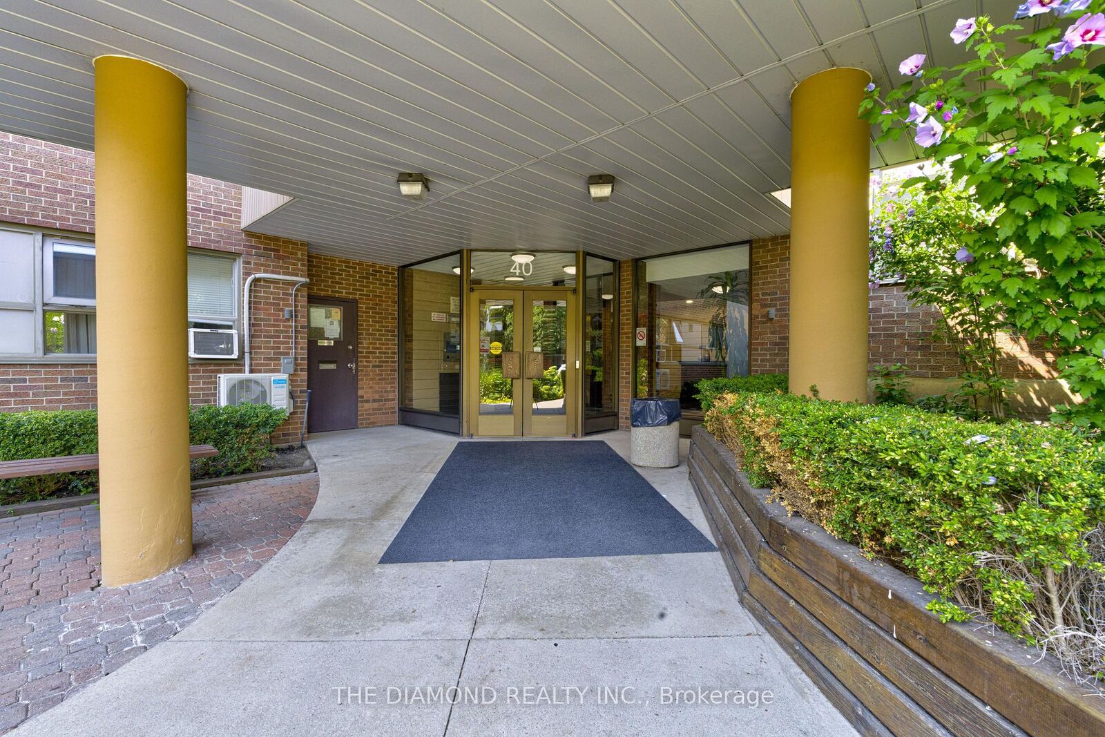 Property Photo: 40 Sunrise Avenue 301 ON M4A 2R4