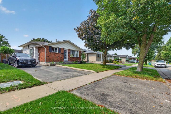 Property Photo: 98 Surrey Crescent ON N6E 1T8