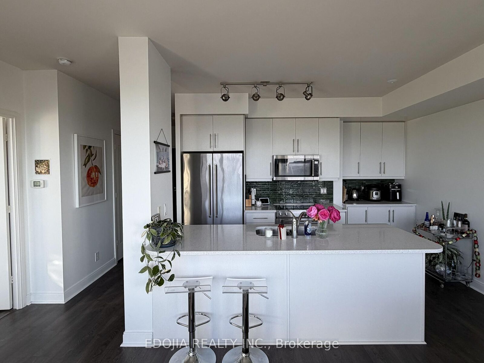 Property Photo: 825 Church Street 2003 ON M4W 3Z4