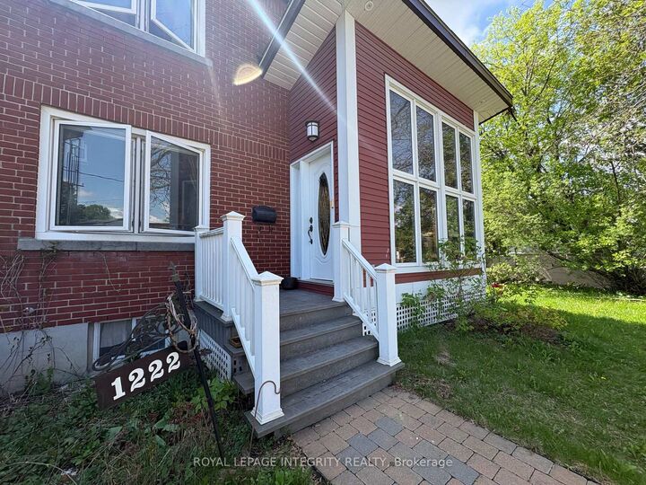 Property Photo: 1222 Dorchester Avenue ON K1Z 8E4
