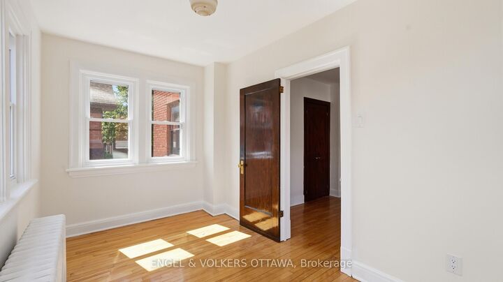 Property Photo: 99 Charlotte Street 3 ON K1N 8J9