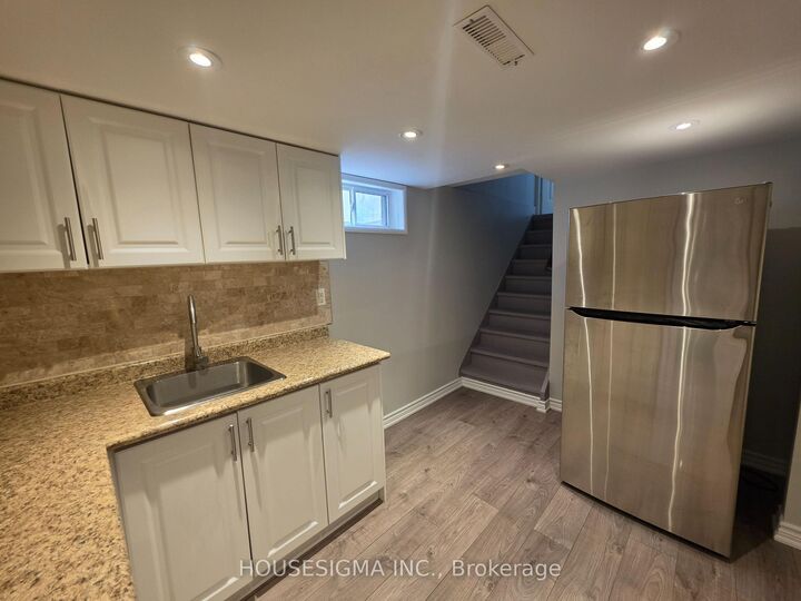 Property Photo:  158 Patterson Street Lower  ON L3Y 4Y8 