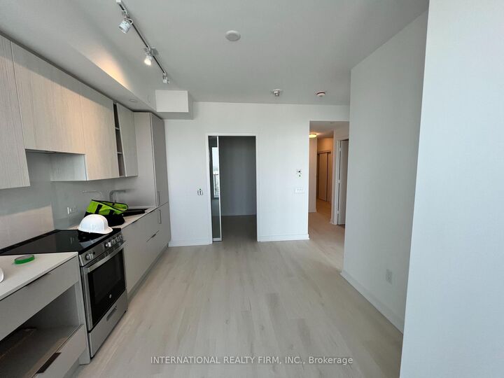 Property Photo:  3900 Confederation Parkway 4002  ON L5B 0M3 