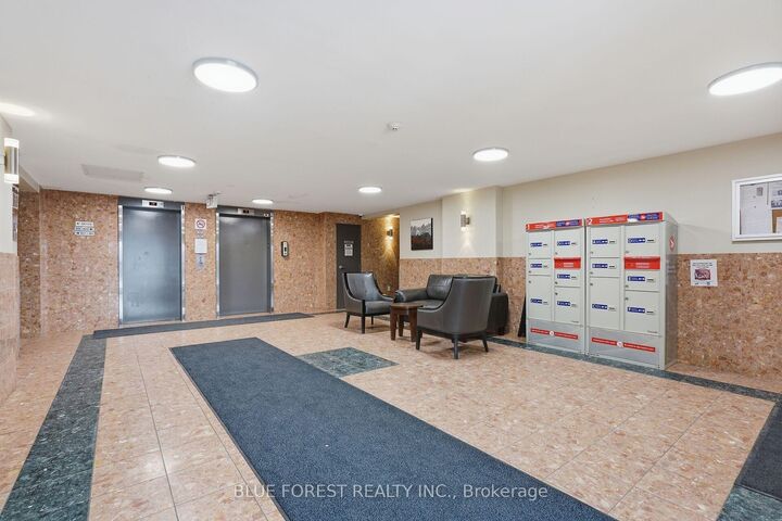 Property Photo: 30 Chapman Court 607 ON N6G 4Y4