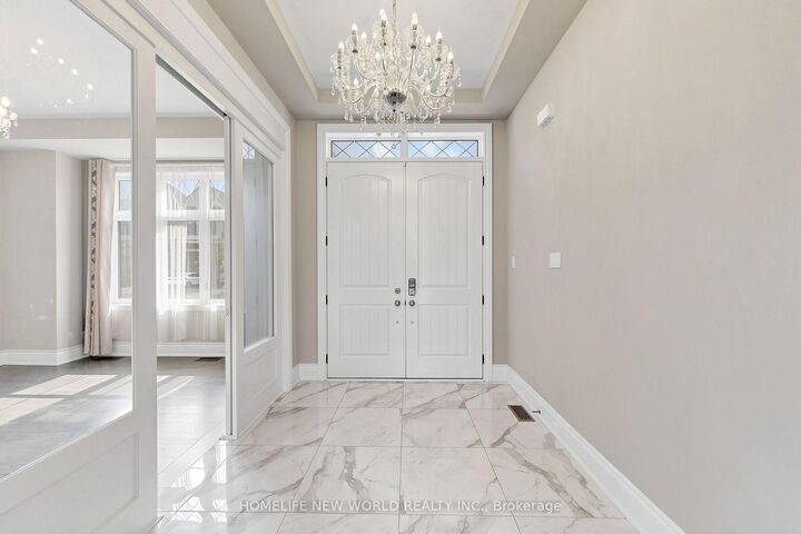Property Photo: 62 Ridgepoint Road ON L4H 4T4