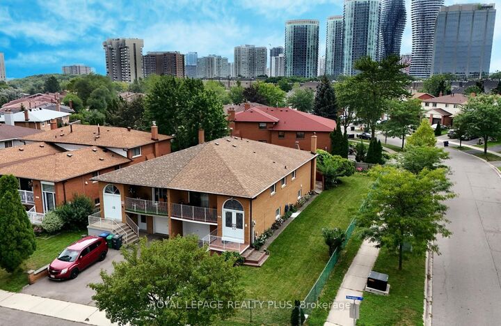 Property Photo: 4180 Dursley Crescent ON L4Z 1J7