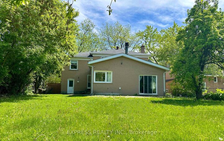 Property Photo: 392 Hollywood Avenue ON M2N 3L5