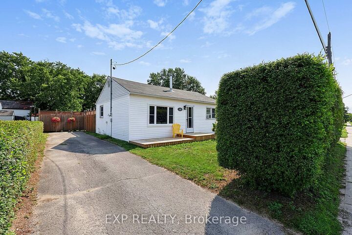 Property Photo:  148 Queen Street  ON L0M 1B0 