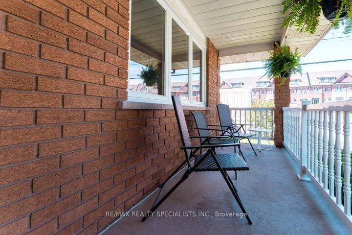 Property Photo: 330 Hickory Circle ON L6H 4T5