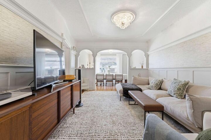 Property Photo: 42 Mansfield Avenue ON M6J 2B2
