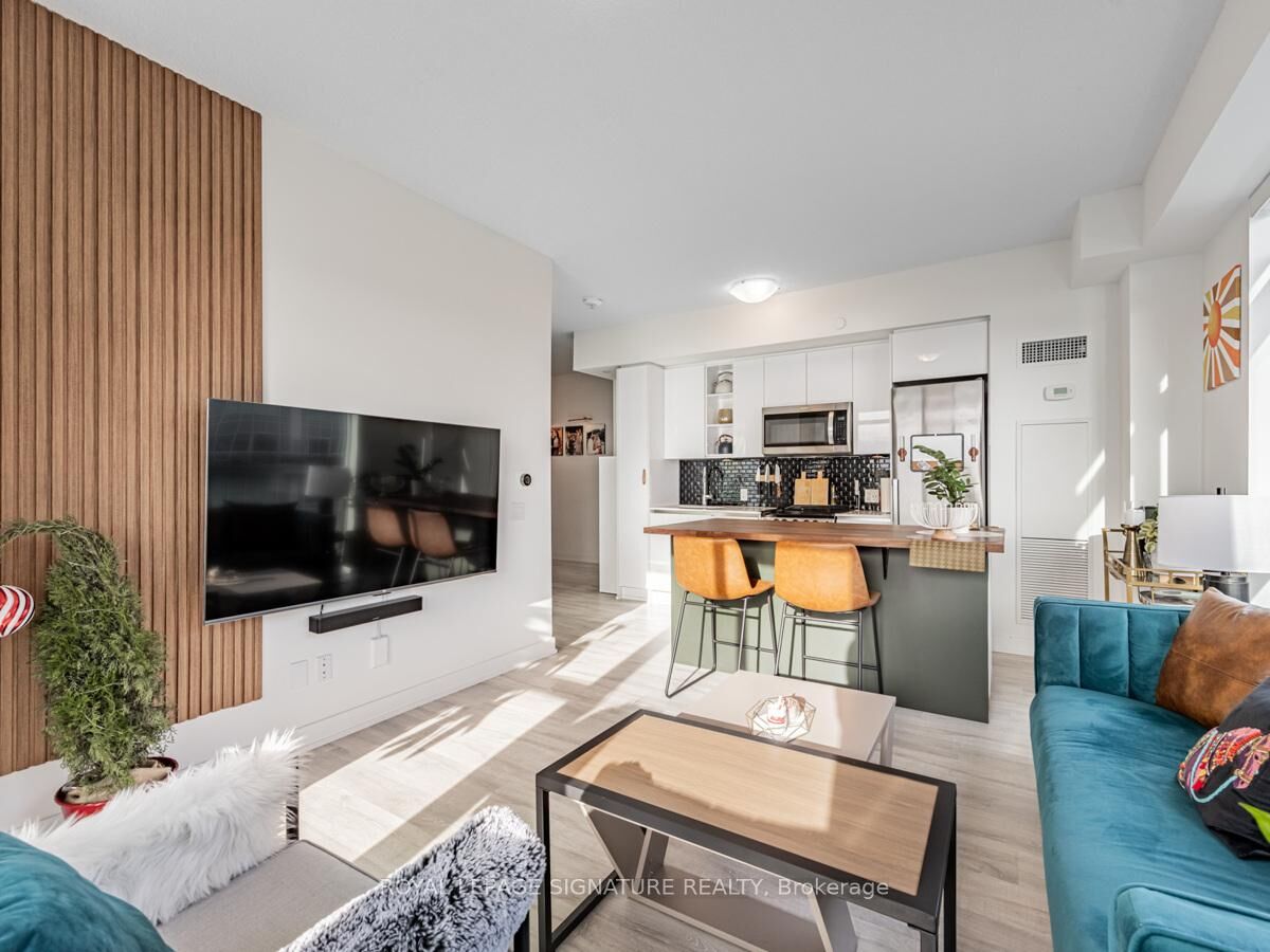 Property Photo: 251 Manitoba Street 2704 ON M8Y 0C7