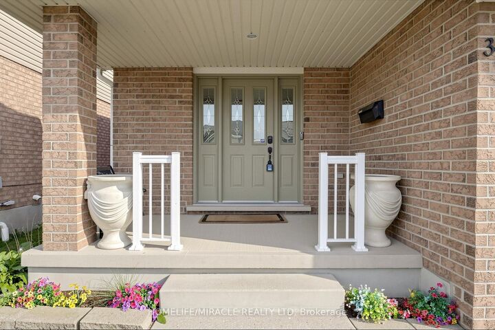 Property Photo: 378 Mountain Laurel Crescent ON N2E 4B7