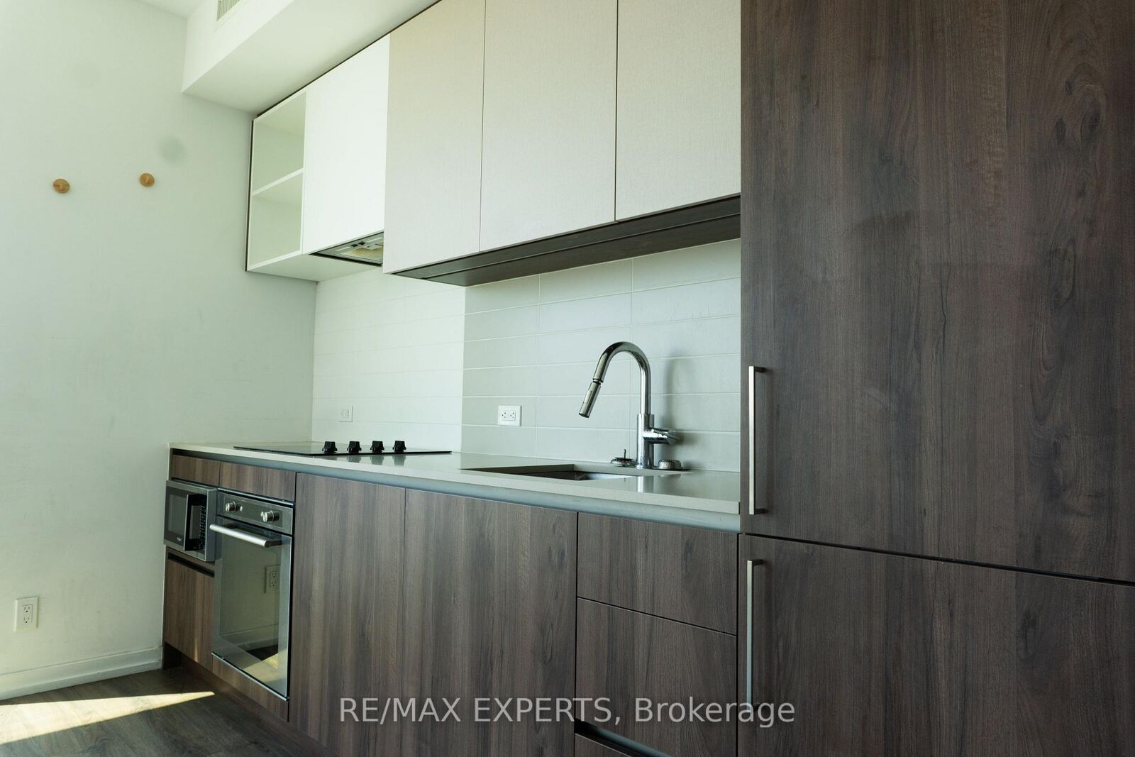Property Photo: 7890 Jane Street 1802 ON L4K 0K9