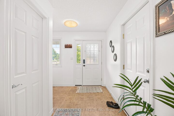 Property Photo:  2 Fenwick Court  ON N5R 6M6 