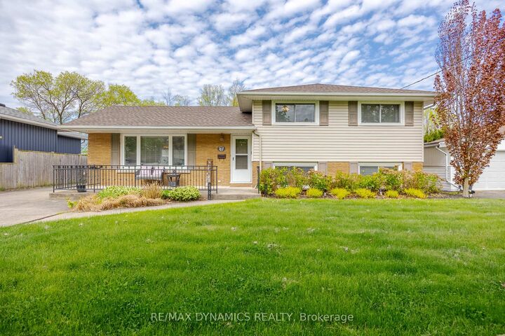 Property Photo: 87 Rochelle Drive ON L2M 6Y7