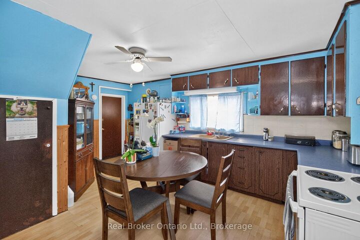 Property Photo:  137 Fourth Street  ON L4R 3S9 