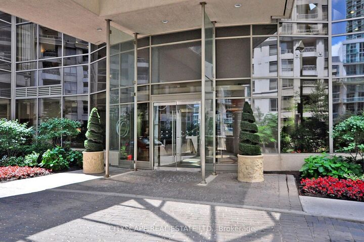 Property Photo: 3880 Duke Of York Boulevard 2110 ON L5B 4M7