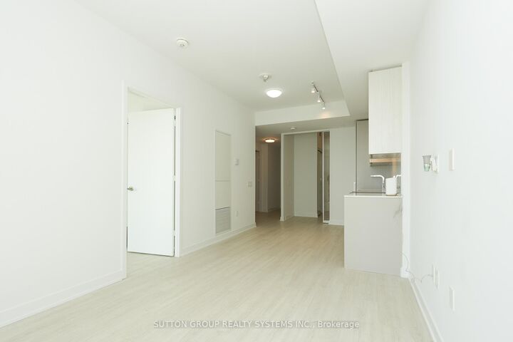 Property Photo:  3883 Quartz Road 520  ON L5B 0M4 