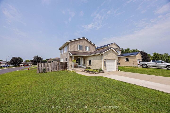 Property Photo: 18 Tara Court ON N5H 0A1