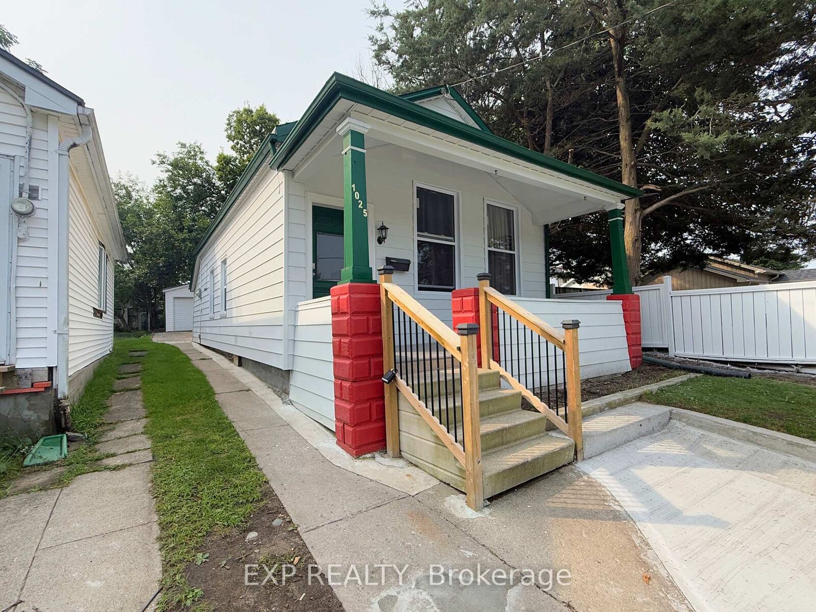 Property Photo: 1025 York Street ON N5W 2T4