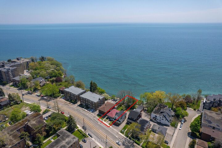 2703 Lake Shore Boulevard W — photo 1