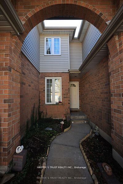 Property Photo: 784 Gordon Street 6 ON N1G 5C8
