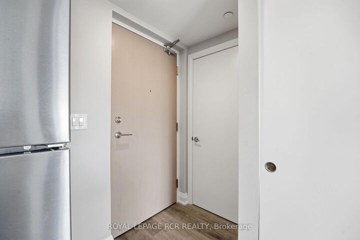 Property Photo:  58 Lakeside Terrace 1112  ON L4M 0L4 