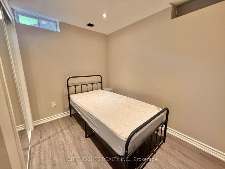 Property Photo:  3265 Topeka Drive Basement  ON L5M 7V1 