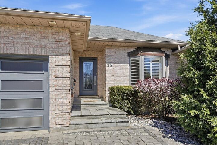 Property Photo: 28 Wynfield Lane ON N6H 5L2
