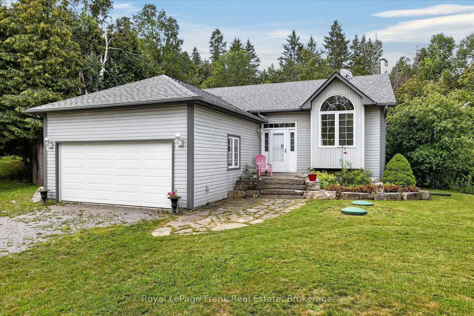 Property Photo:  124 Sumcot Drive  ON K9J 6X2 