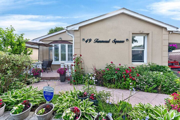 Property Photo: 49 Tunmead Square ON M1B 1X1