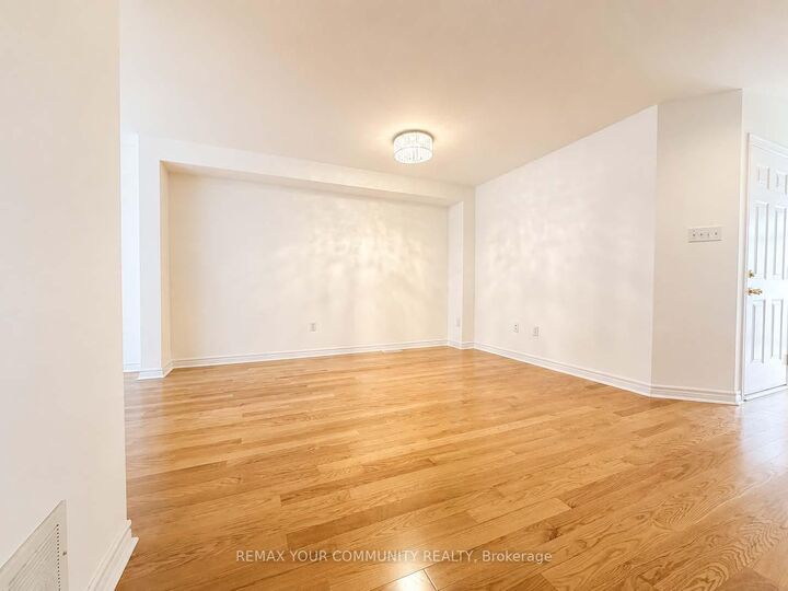 Property Photo:  3 Sunway Square  ON L3P 7X3 