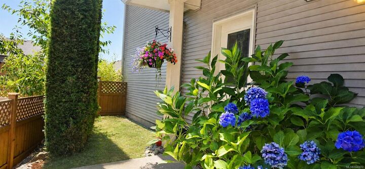 Property Photo:  2153 Ridgemont Pl #104  BC V9T 0C8 