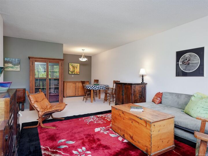 Property Photo: 964 Heywood Ave #401 BC V8V 2Y5