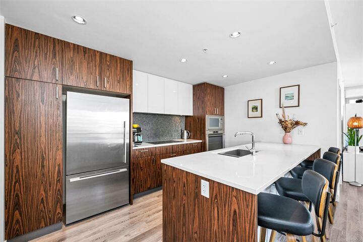 Property Photo: 838 Broughton St #402 BC V8W 1E4