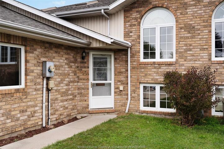 Property Photo: 144 Bennie Ave ON N8H 4Y5