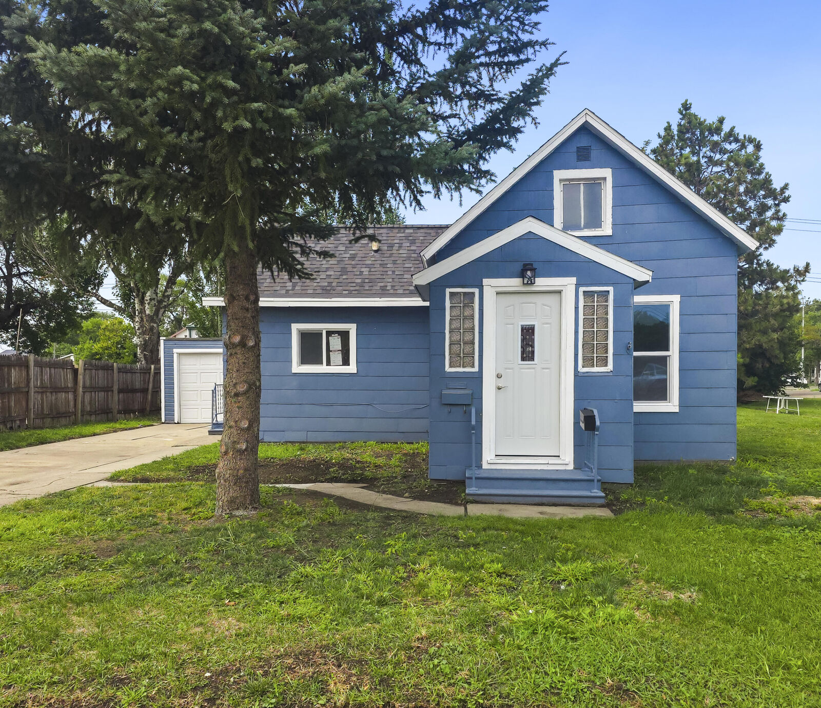 Property Photo: 219 N 1st Street SD 57401