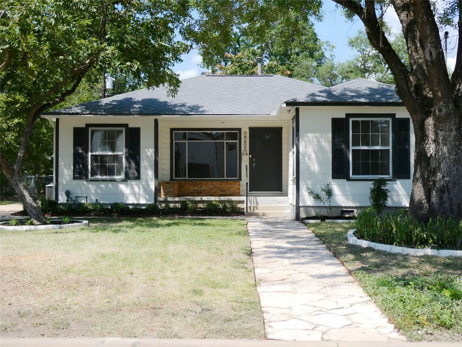 Property Photo: 1206 Madison Avenue TX 78757