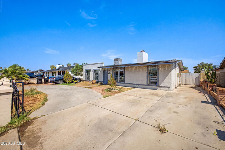 Property Photo: 8730 W Earll Drive AZ 85037