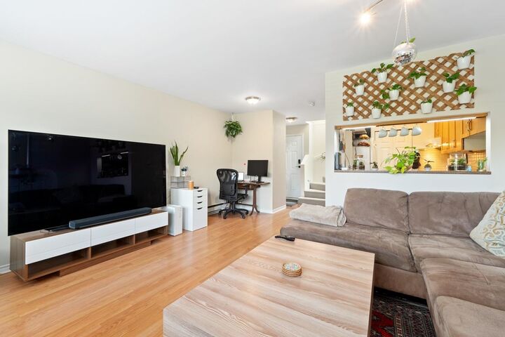 Property Photo:  1214 W 7th Avenue 5  BC V6H 1B6 