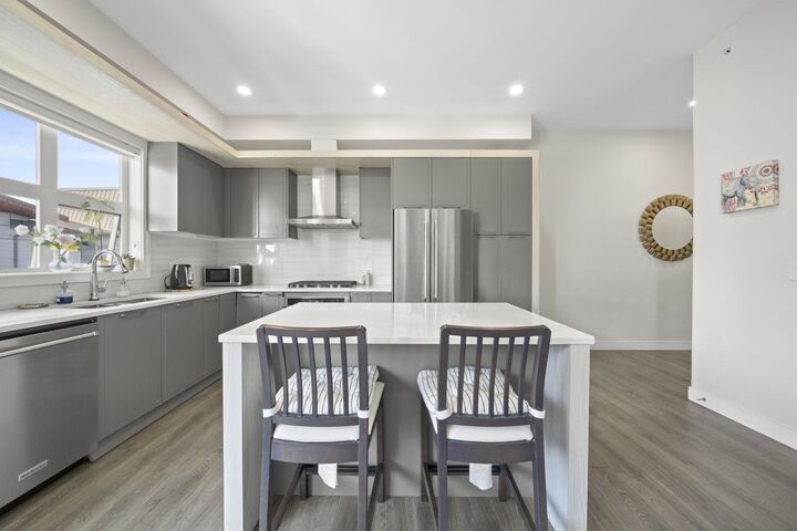 Property Photo: 11507 84 Avenue 616 BC V4C 0E5
