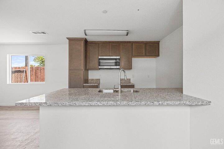 Property Photo: 1417 Oregon Street CA 93305
