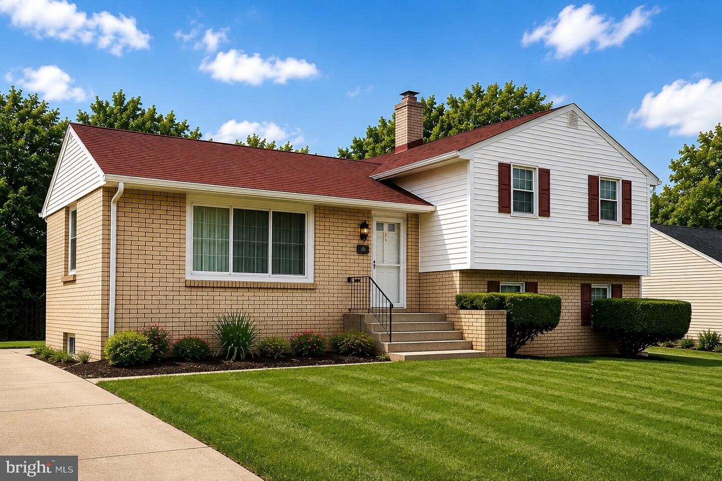 Property Photo:  212 Dauntly Street  MD 20774 